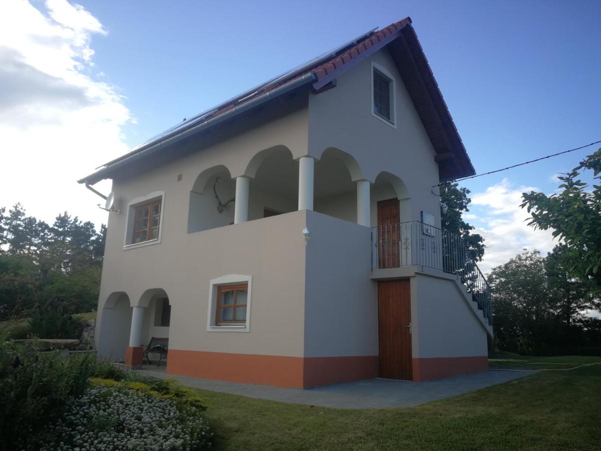Bottyahat Guesthouse Rezi Экстерьер фото